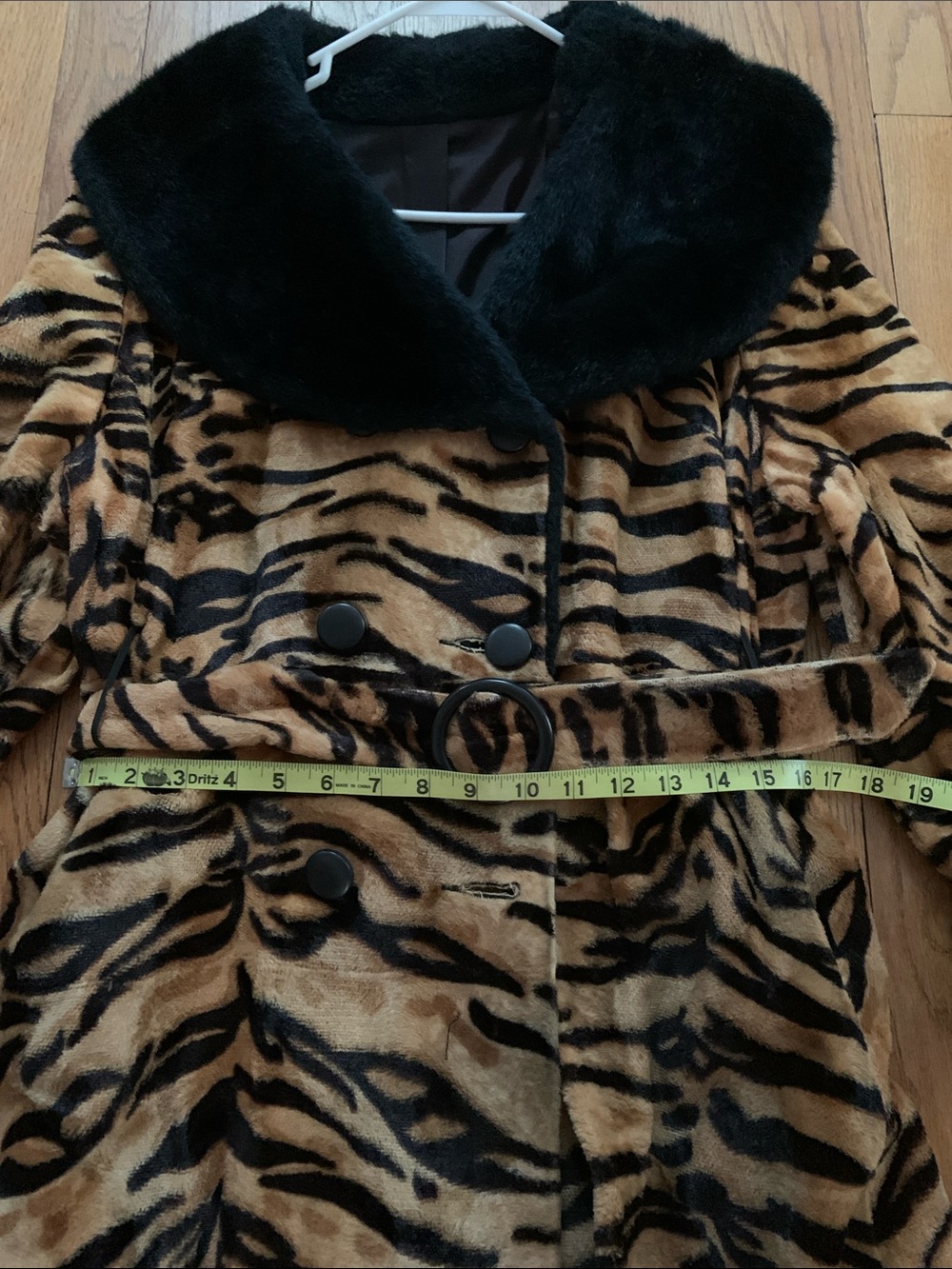 Vintage Faux Fur Tiger-Print Trench Coat with Black Faux Fur Trim 1950s - Picture 14 of 16